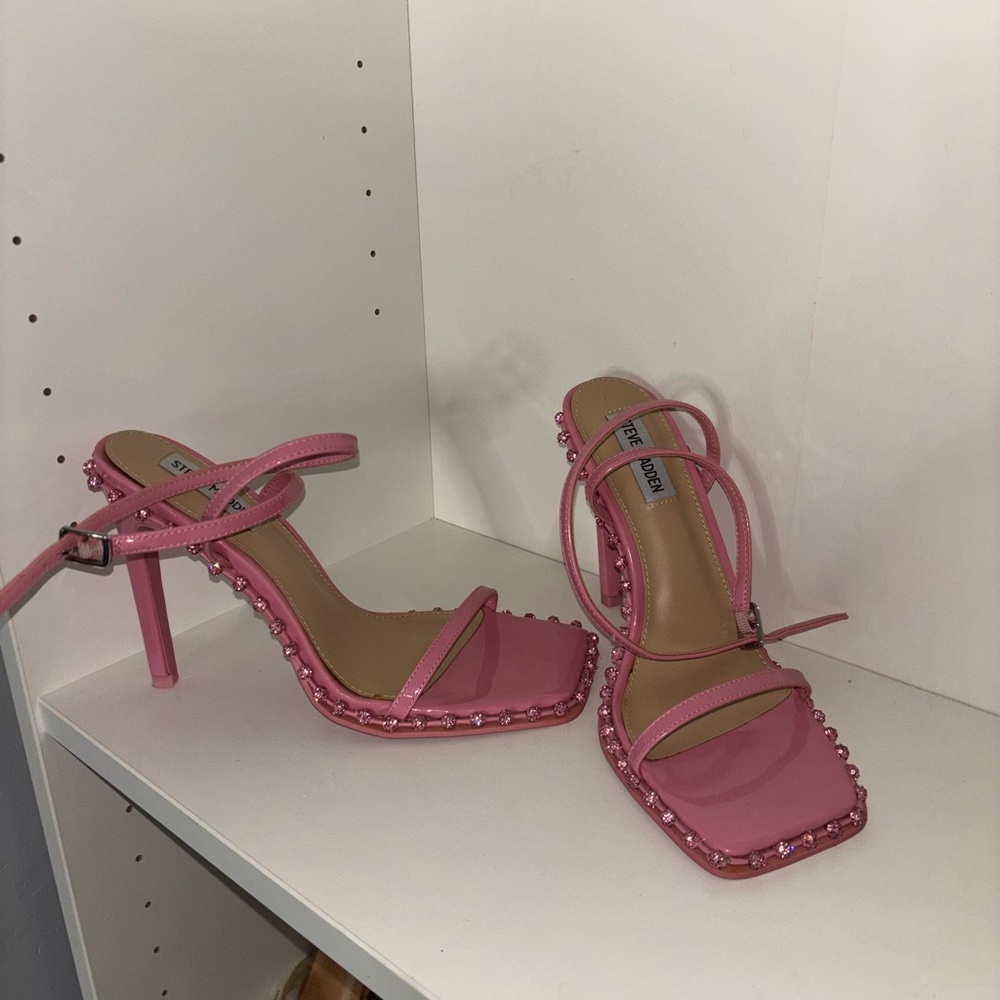 Pink Steve Madden heels ￼